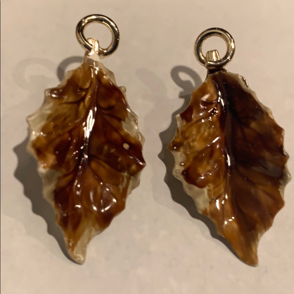 Coro vintage leaf shaped gold tone clip on earrings (539)